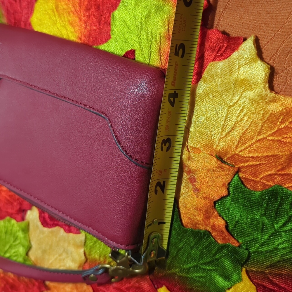 Frye & Co Burgundy Wristlet - Picture 9 of 12